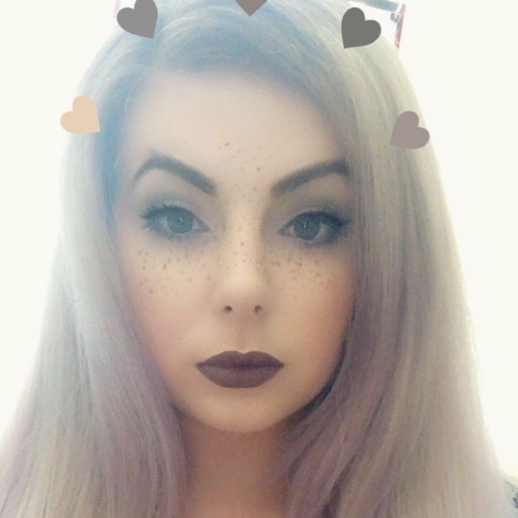 Meet your Posher, Holly - Picture 2 of 2